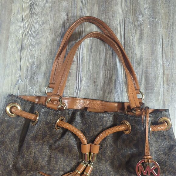 Michael Kors Brown/Tan Signature Coated Leather Jet Set Drawstring Bag Large - Picture 5 of 14